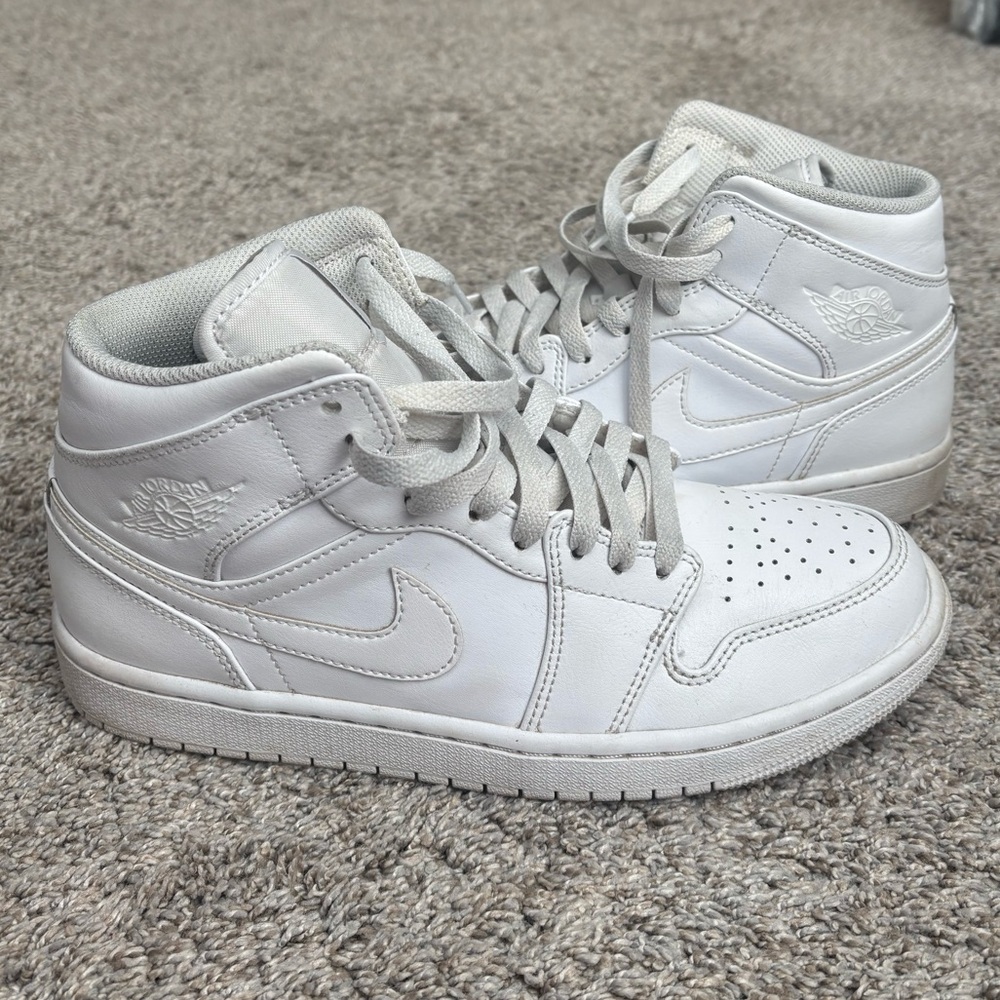 Air Jordan 1 Mid ‘Triple White’ Men’s 8 Women’s 9.5